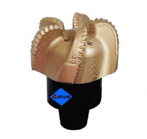 PDC drilling bit